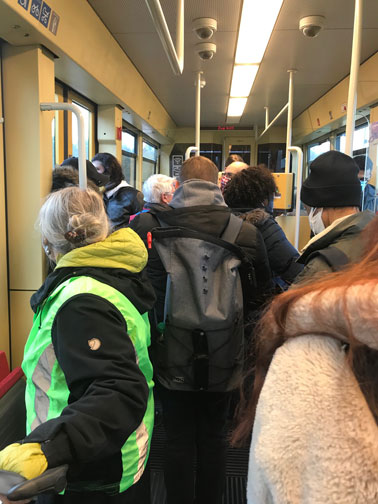 Gedränge Bahn Weingarten-Karlsruhe, 13:00 Uhr